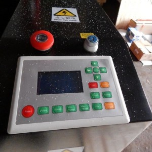 Панель управления лазерным гравером.